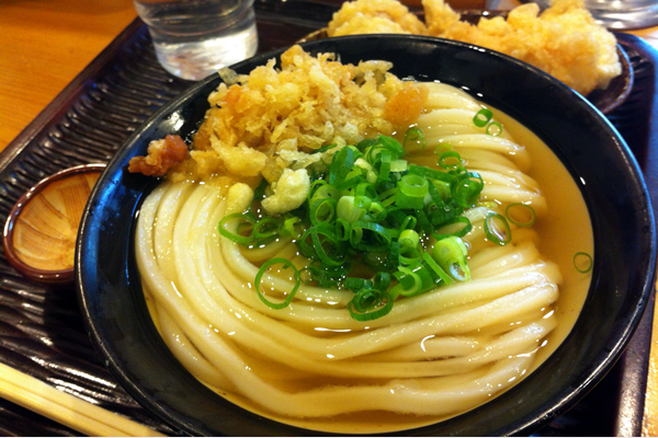 東京にいながら本場讃岐うどんを堪能！ホンモノの麺のコシが味わえる うどん 丸香