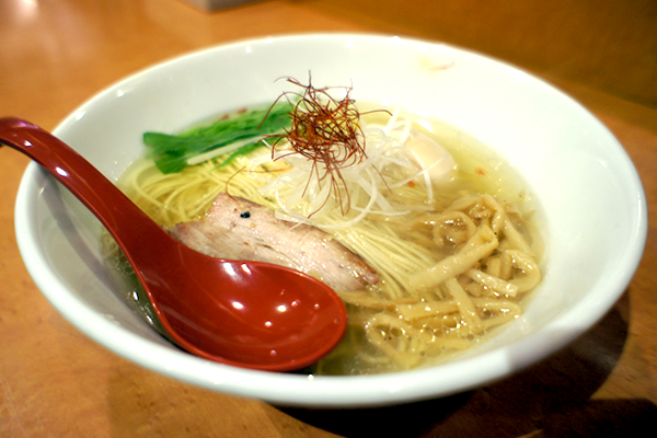 鶏だし塩らーめんと鶏白湯つけ麺が激ウマ！西新宿のラーメン店 麺屋 翔